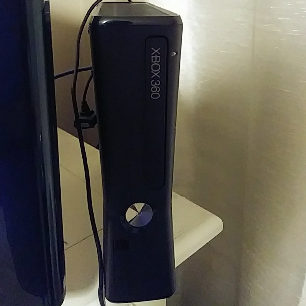 XBox 360 - Picture 4 of 4